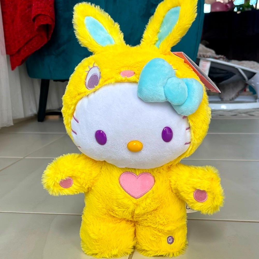 Hello kitty plush easter greeter 🐣🐣